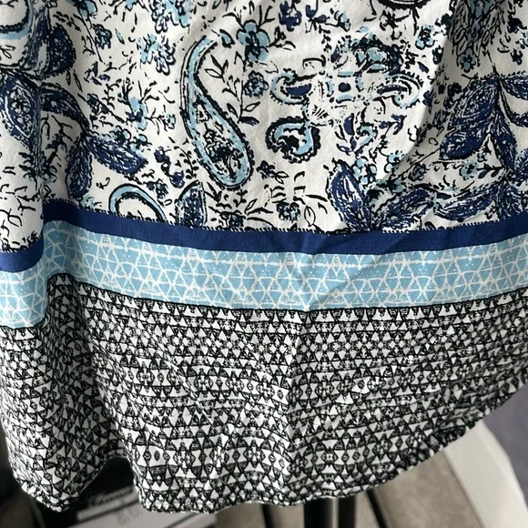 DR2 Loose Fit Blue and White Paisley Blouse 💚 - Picture 4 of 12